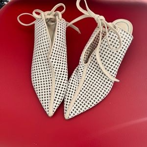 TIBI WHITE LEATHER CUTOUT KITTEN HEELS